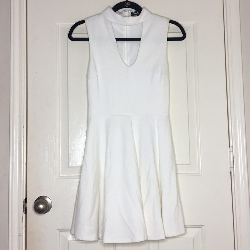 White Sleeveless Princess Dress💕